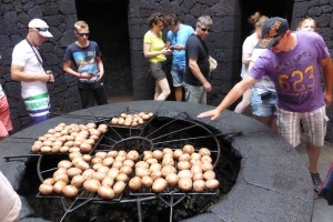 Le barbecue du restaurant El Diablo utilise la chaleur du volcan (2)