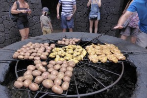 Le barbecue du restaurant El Diablo utilise la chaleur du volcan (1)